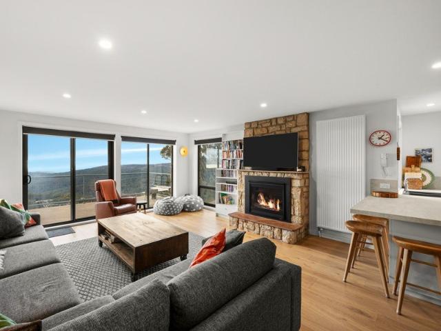 Immaculate and Spacious Alpine Residence