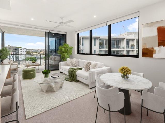 Immaculate Apartment in Outstanding West End Location!