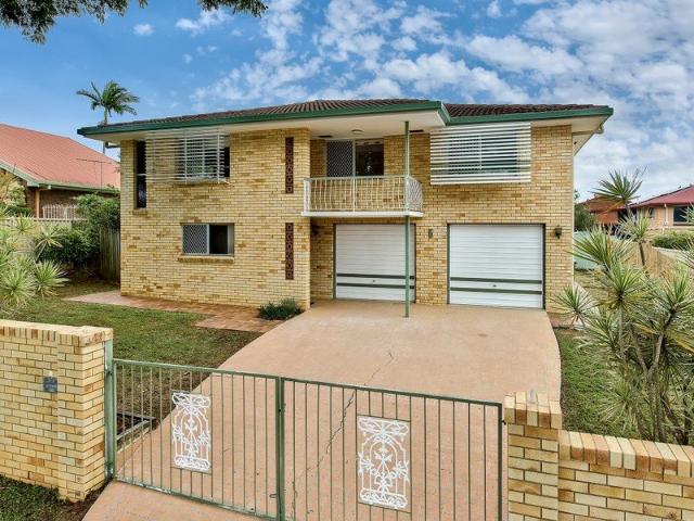 IMMACULATE BRICK HOME! SIMPLY MOVE IN & ENJOY!