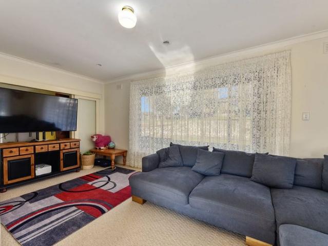 Immaculate Brick & Tile Home !