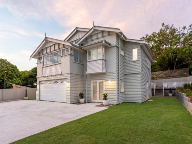 IMMACULATE CENTRAL CHARACTER. ELEVATED LIVING