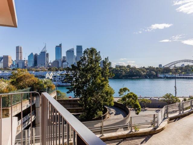 Immaculate City Base with Stunning iconic Views