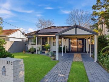 Immaculate Coastal Living in a Prime Position