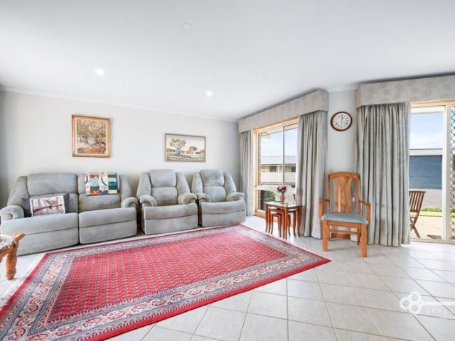 IMMACULATE COASTAL LIVING JUST MOMENTS FROM THE WATERFRONT