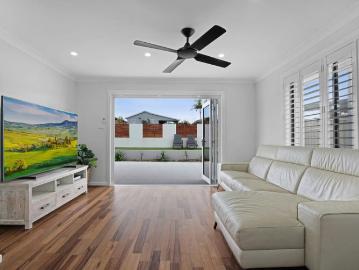 Immaculate Coastal Living With Extra Parking Space!