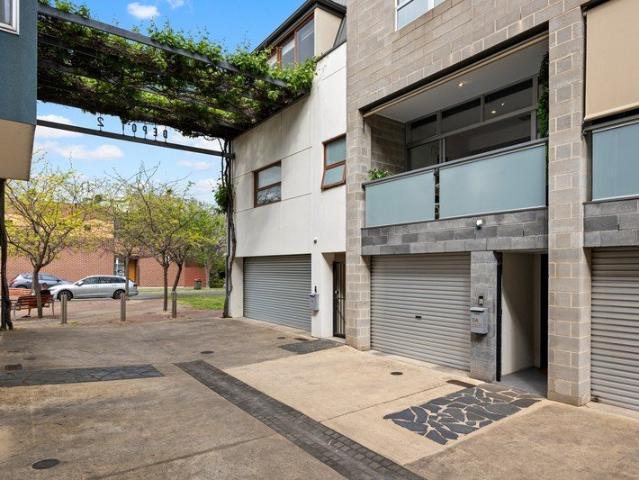 Immaculate Contemporary Townhouse With Cosmopolitan Location to Match!