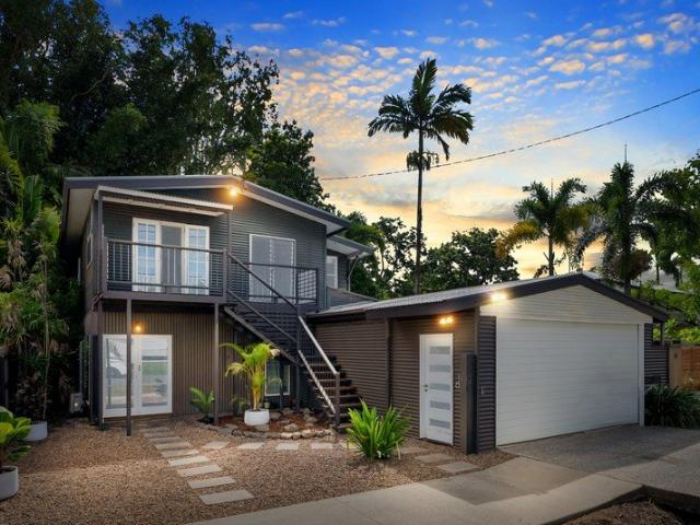 Immaculate Contemporary Beachside Sanctuary