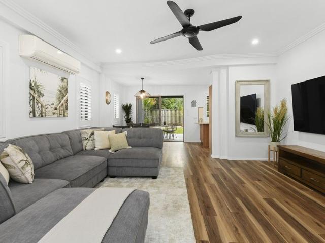 Immaculate Contemporary Home Space, Style & Convenience