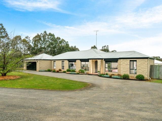 Immaculate Country Living 4596m2