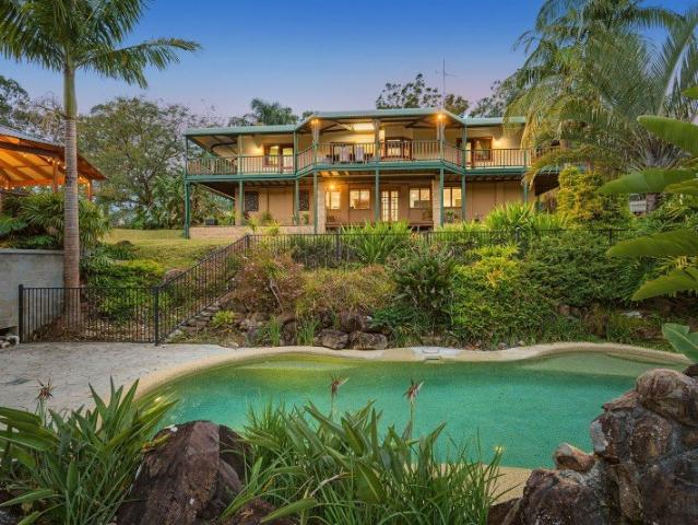 Immaculate Country Residence Multi Generational Living & Horse Facilities!