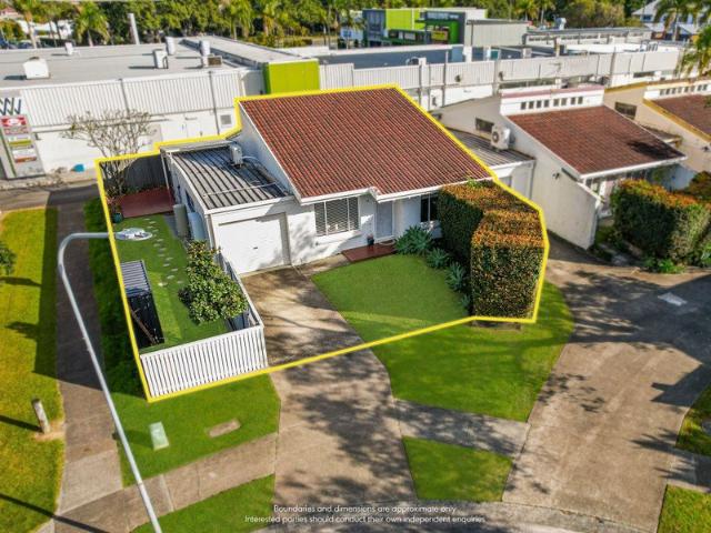IMMACULATE DUPLEX WITH MODERN STYLE & LIFESTYLE APPEAL