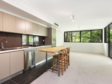 Immaculate Designer Apartment Walk to Rail & Shops