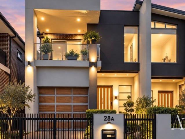 Immaculate Double Brick Family Living in a Quiet Cul De Sac