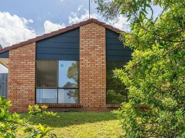 Immaculate Easycare Duplex Central To Amenities