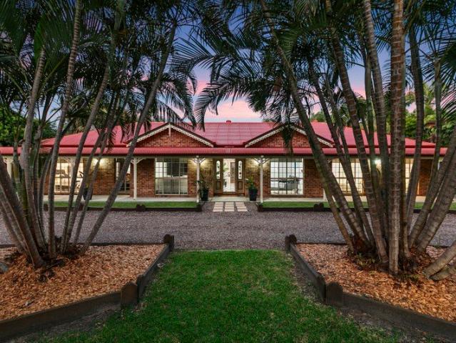 Immaculate Estate On Over An Acre