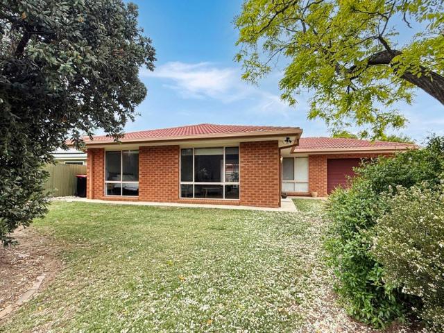 Immaculate, Fully Renovated Townhouse in Prime Location