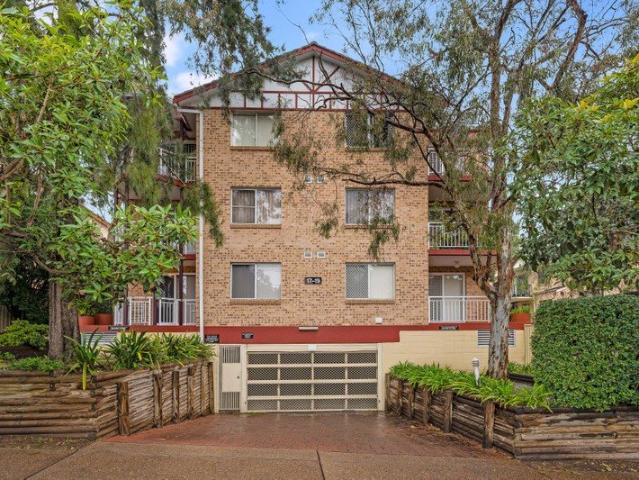 Immaculate Full Brick Two Bedroom Unit in a Prime Riverwood Location