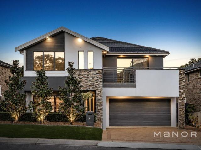 Immaculate Family Entertainer with Luxury Inclusions & Resort Style Living !