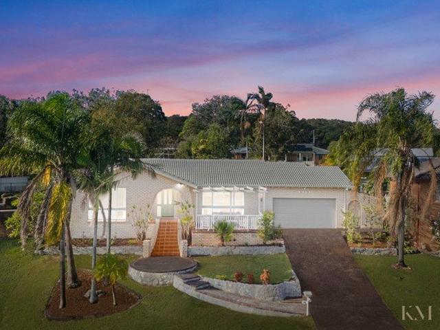 Panoramic Views, Family Living & Effortless Entertaining
