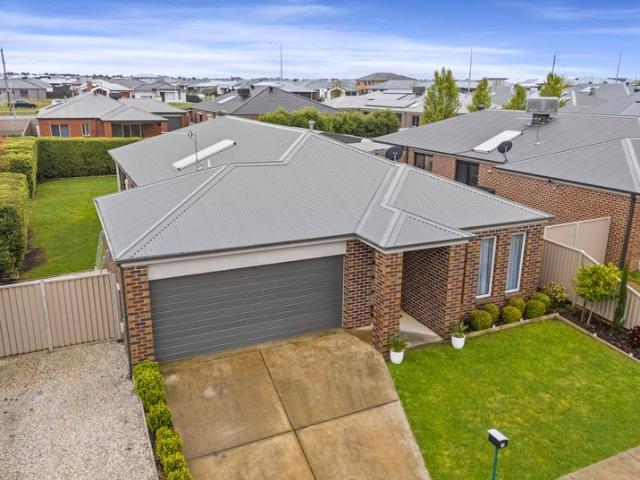 Immaculate Family Home on a Generous 560m² Allotment