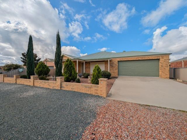 Immaculate Family Home on a Spacious 955m² Allotment