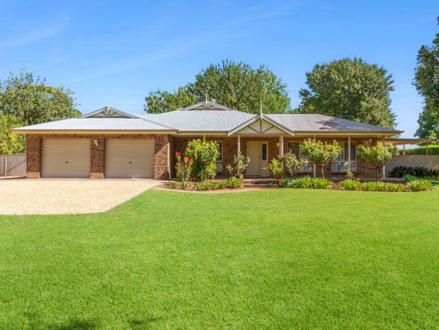 Immaculate Family Home on 3,000m² Allotment