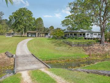Only 30 minutes from Port Macquarie 8.9 Acres Setup for horses!