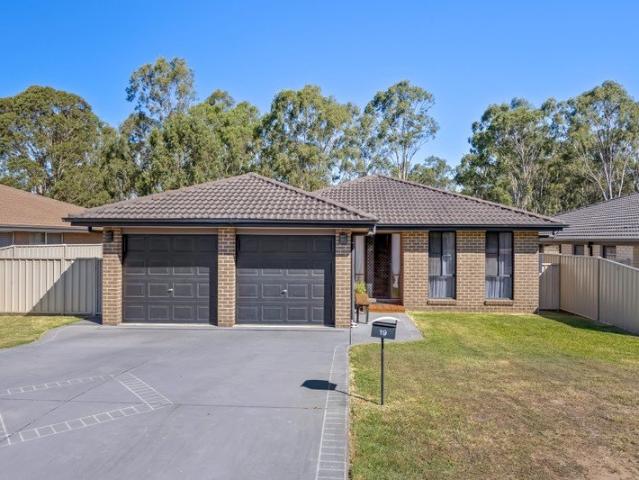 Immaculate Family Home Bordering Peaceful Reserve