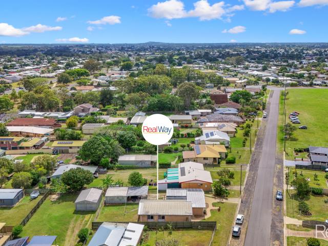 Immaculate Family Home close to the Shopping Centre, Schools and the Hospital!