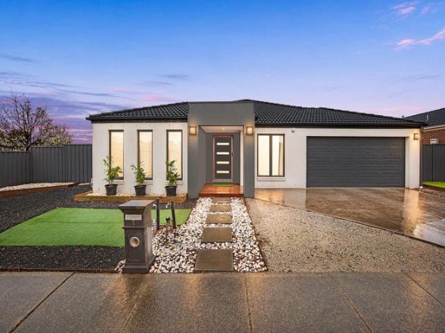 IMMACULATE FAMILY HOME | FRESHLY PAINTED | BRAND NEW FLOORBOARDS | EAST FACING | 18M FRONTAGE