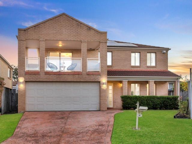 Immaculate Family Home in a Blue Ribbon Glenwood Location