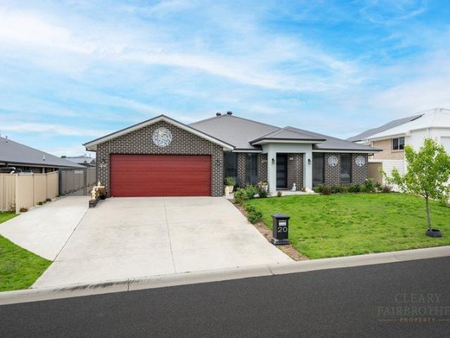 Immaculate Family Home in a Peaceful Kelso Location