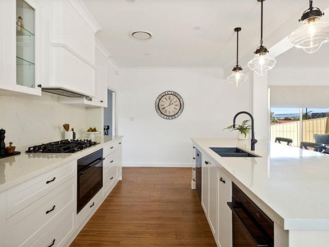 Immaculate Family Home in a Prime Figtree Setting