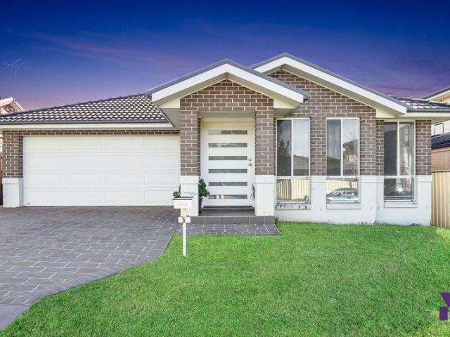 Immaculate Family Home in Desirable Pocket