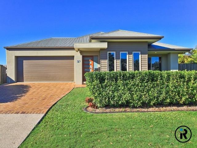 Immaculate Family Home in Exclusive Riverstone Crossing Estate