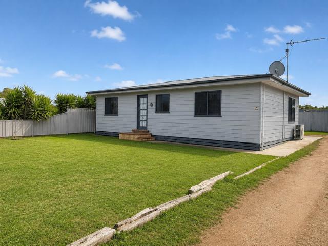 Immaculate Family Home In Peaceful Location Sea Lake