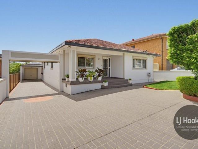 Immaculate Family Home in Premier Location 714.5 Sqm Block Approx