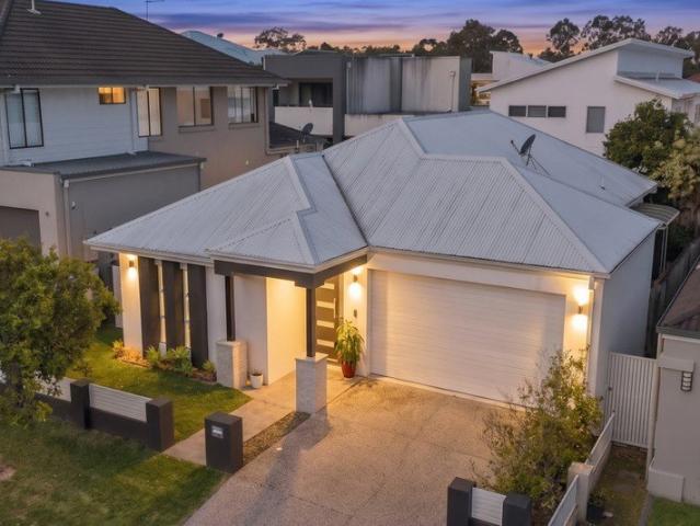 Immaculate Family Home in Varsity Lakes School Catchment