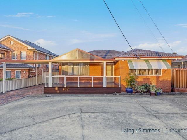 IMMACULATE FAMILY HOME WITH BONUS SLEEPOUT ON A GENEROUS 651SQM BLOCK