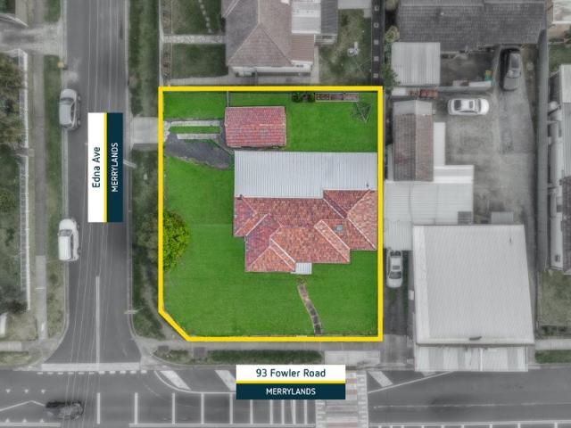 Immaculate Family Home with Dual Street Frontage and Duplex Potential