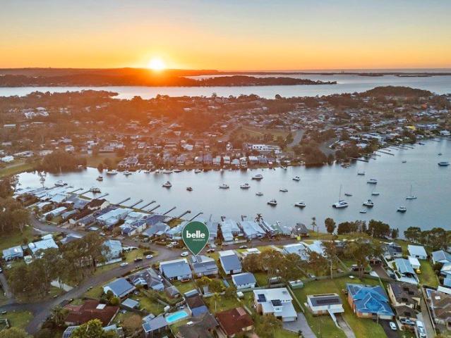 Immaculate Family Home with Water View, 70m from Secret Bay