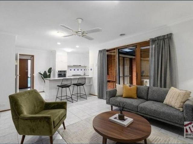 IMMACULATE FAMILY LIVING!