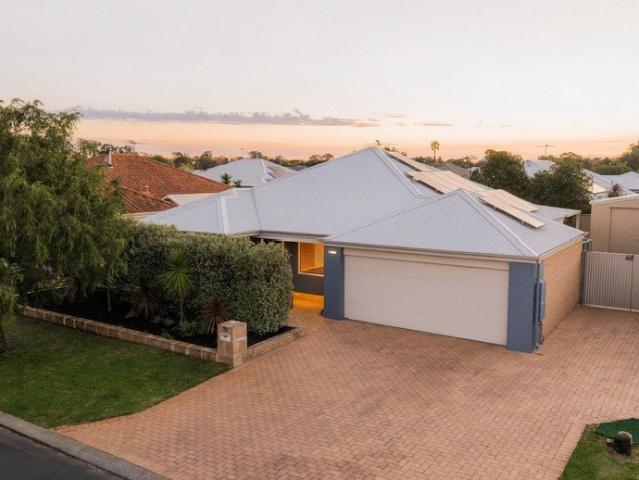Immaculate family living