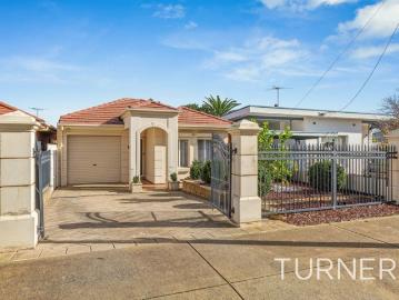 Immaculate Family Living in a Convenient Blair Athol Location