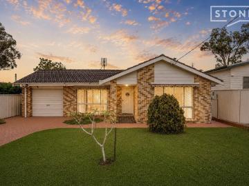 Immaculate Family Living in a Peaceful Lakeside Setting