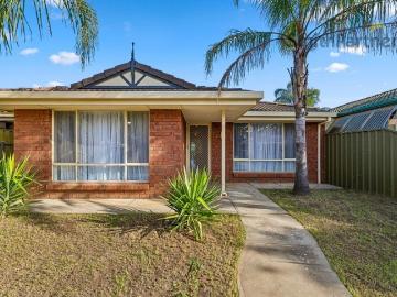 Immaculate Family Living in a Peaceful Riverside Setting