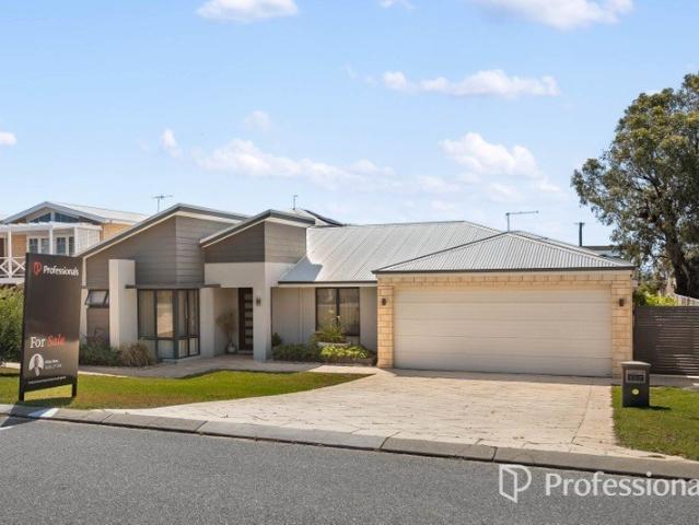 IMMACULATE FAMILY LIVING IN A PREMIUM COASTAL POSITION