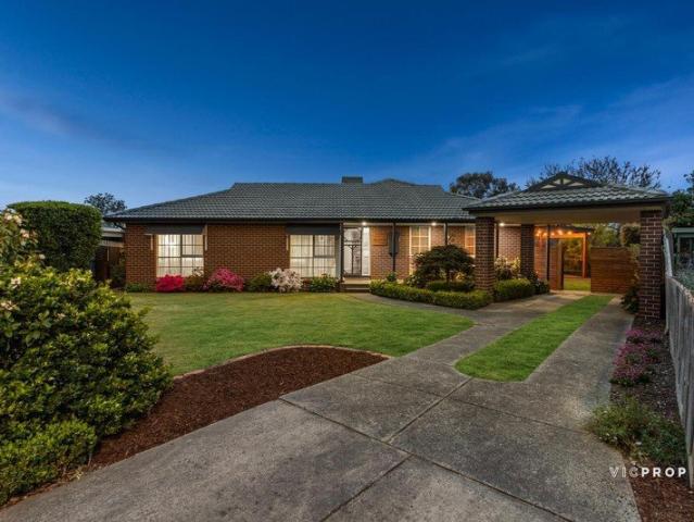 Immaculate Family Living in a Quiet Court