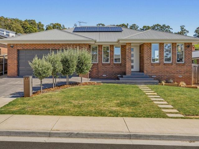 Immaculate family living in Spring Farm