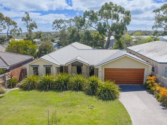 Immaculate Family Living in Woodland Heath Estate
